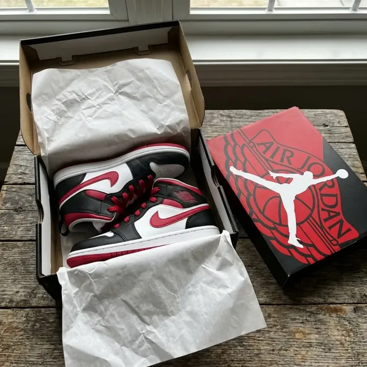 Jordan Jordan 1 Mid PS 640734-136, vue 3
