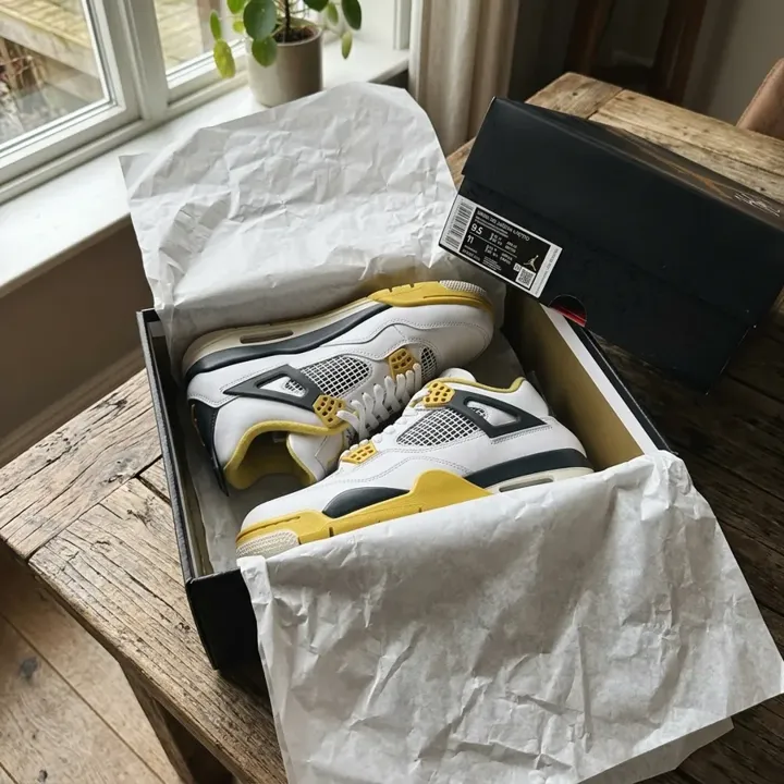 Nike Air Jordan 4 Retro AQ9129-101, vue 4