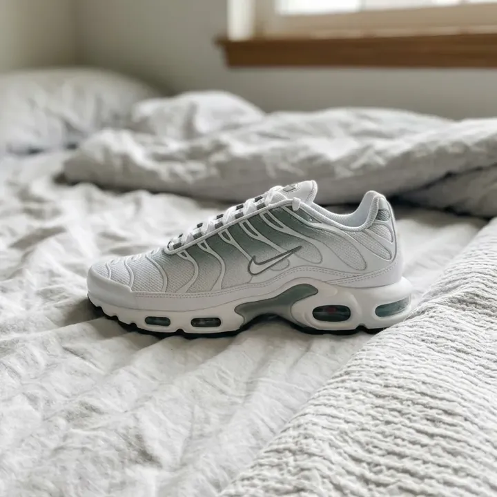 Nike Air Max Plus DZ3670-100, vue 3